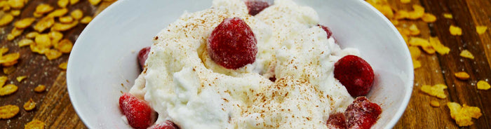 Low-Carb Whipped Pudding with Strawberries